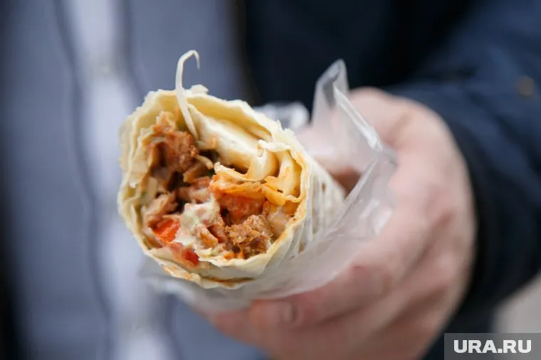 «Самая вкусная шаурма!» Ноябряне сочувствуют закрытому из-за отравлений общепиту