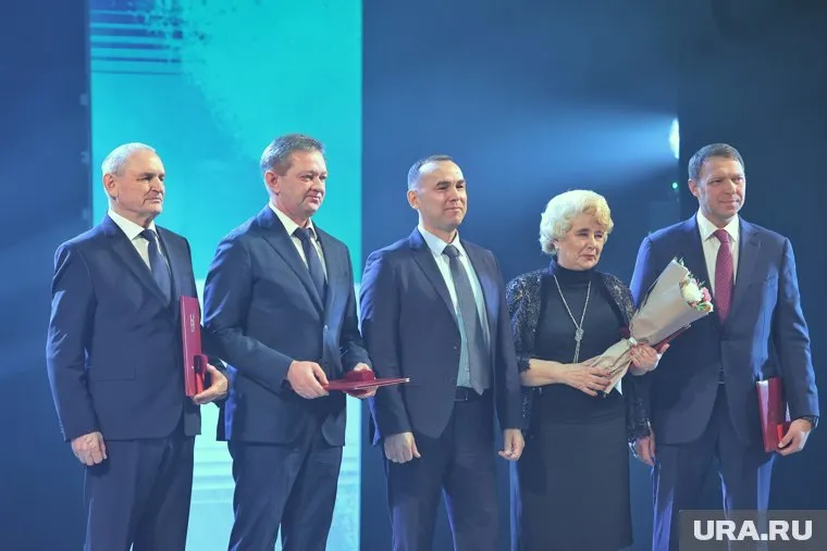 В Кургане четыре человека получили статус почетных граждан региона