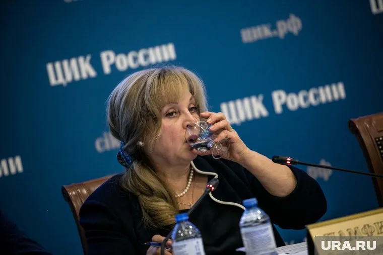 У Эллы Памфиловой пропал голос, пишет Baza