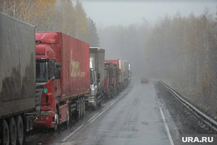 Из-за снега и дождя на трассе М5 «Урал» сформировалась огромная пробка