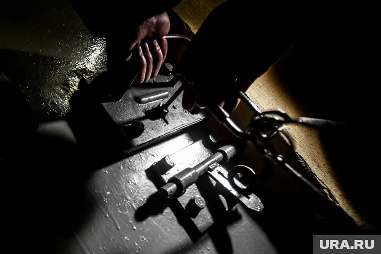 Обвинитель просит у судьи длительного заключения криминального авторитета