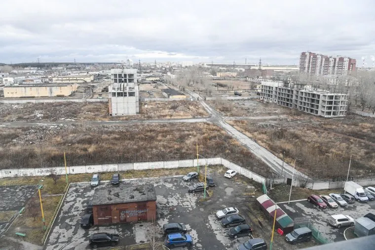 Недостроенные дома на Пехотинцев. Екатеринбург