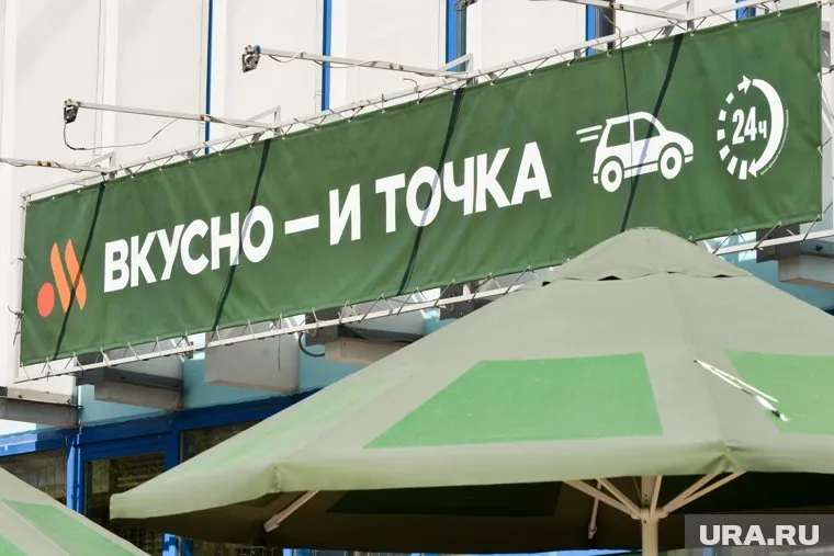 Жители сообщают, что внутри обновили информацию на экранах с продукцией