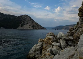 В августе вместо Сочи можно поехать на Русские Сейшелы: забытый остров с бухтами