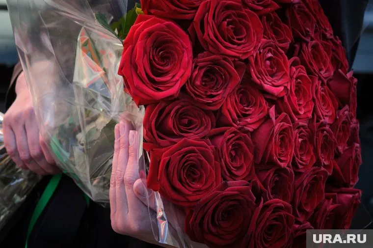 Читатели URA.RU могут поздравить своих мам на всю Россию