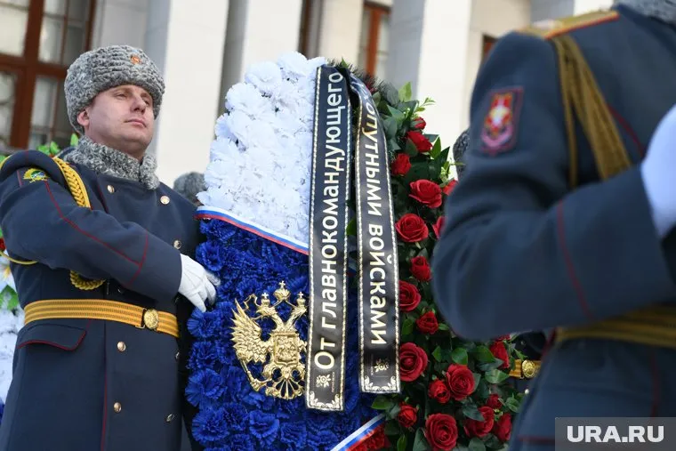 Генерала похоронили с большими почестями