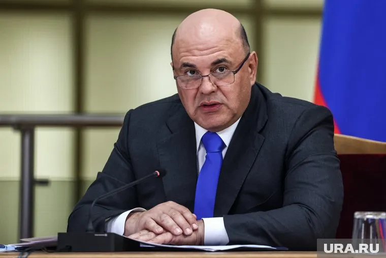 Мишустин поручил главе ФАС контролировать цены на социально значимые продукты, лекарства и услуги