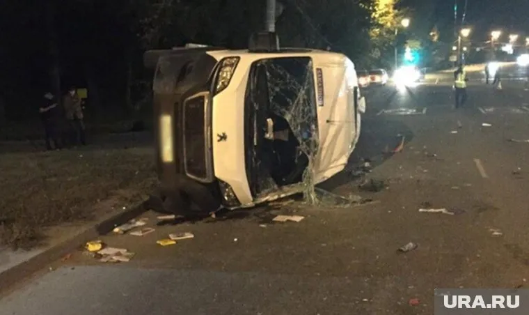 ДТП произошло с микроавтобусом, который следовал из Уфы в Нижневартовск