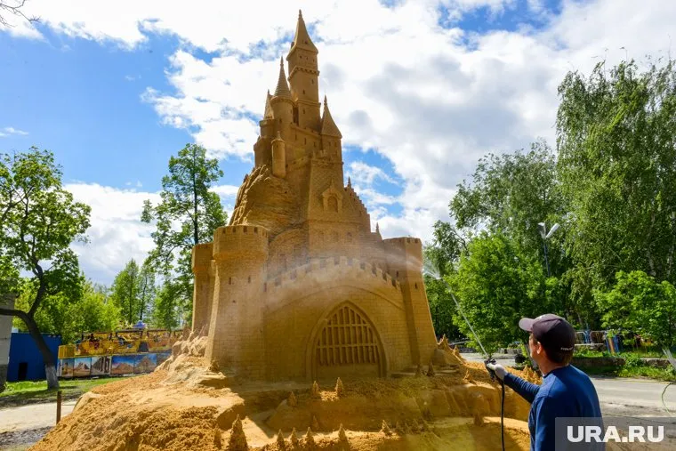 Самой большой скульптурой станет «Сказочный замок»