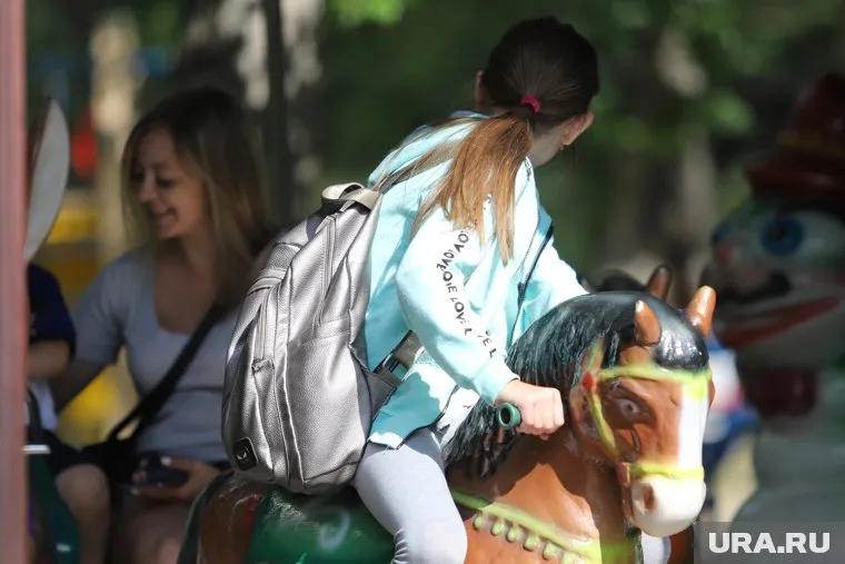 На возраст рождения первого ребенка часто влияют традиции, указывает ученый