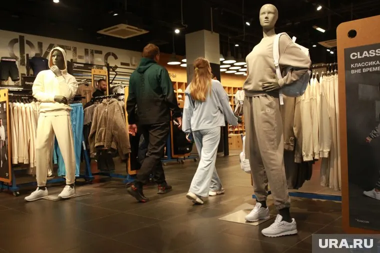 Одежда — один из самых нежеланных подарков на Новый год, считают россияне