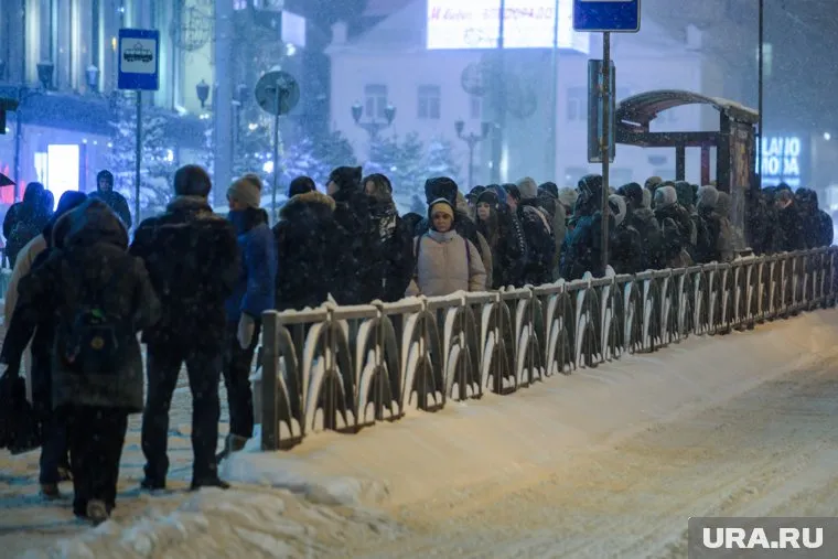 Пассажиры возмущены нечищеными остановками (архивное фото)