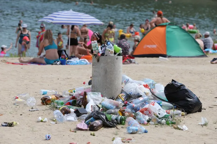 Пляж Голубые Озера. Курган