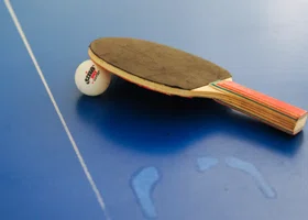 Курганский тренер по настольному теннису провел занятия для детей из ЛНР и ДНР