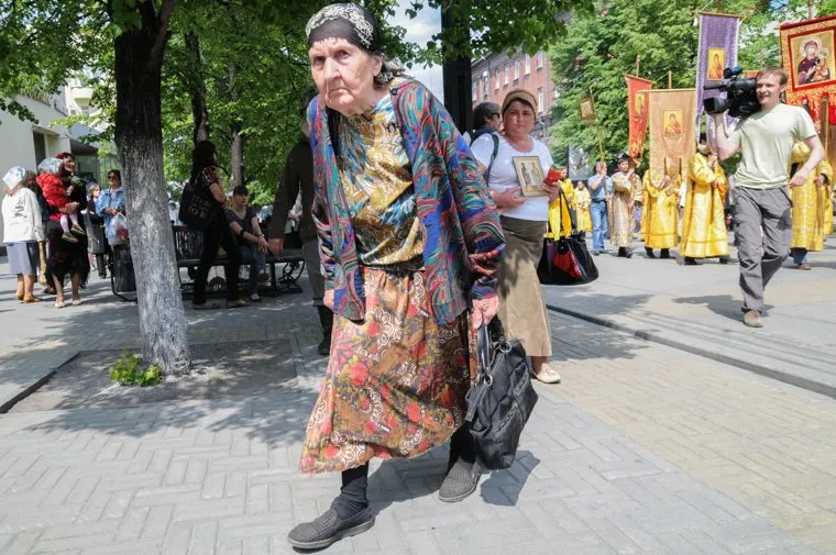Крестный ход Архив Челябинск, крестный ход, старуха, бабка