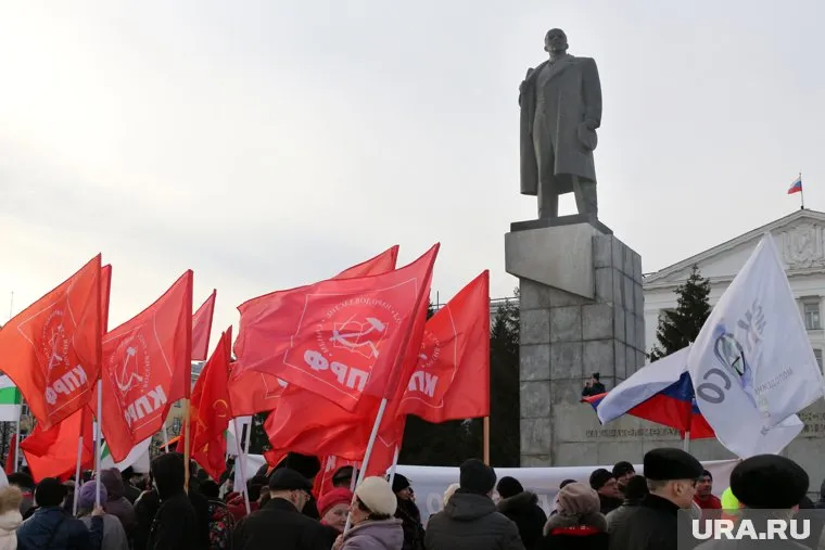 Коммунисты недовольны, что голосование назначили на день рождения вождя