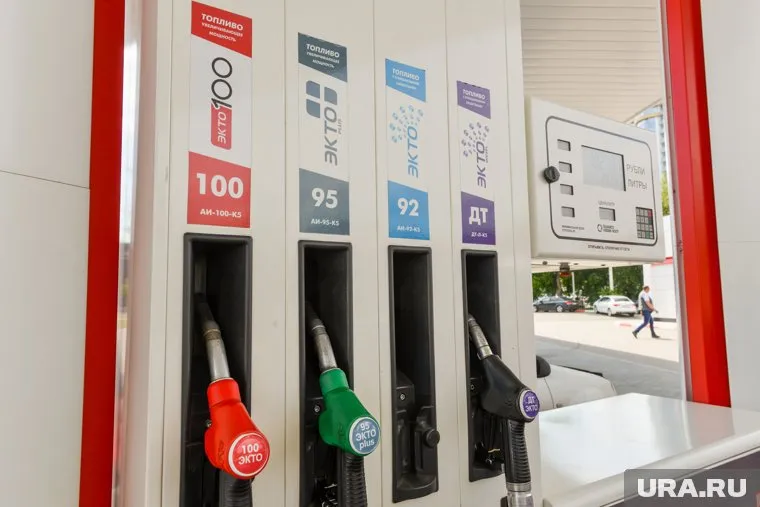 По данным Росстата средняя стоимость литра бензина в ХМАО — 50,19 рублей