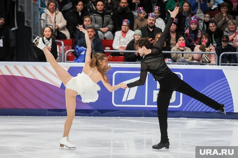 Фигуристы будут соревноваться в нескольких программах - в том числе и в парном катании