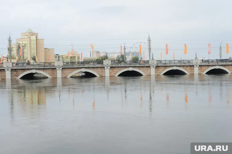 Отремонтируют восточную часть моста через реку Миасс, ведущую на ЧМЗ