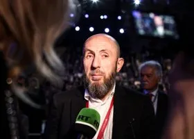 Директор МХАТ после многомиллиардного скандала появился в церкви