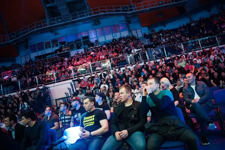 Турнир по смешанным единоборствам Fight Nights Global. Екатеринбург, зрительный зал, дивс, дворец игровых видов спорта, болельщики