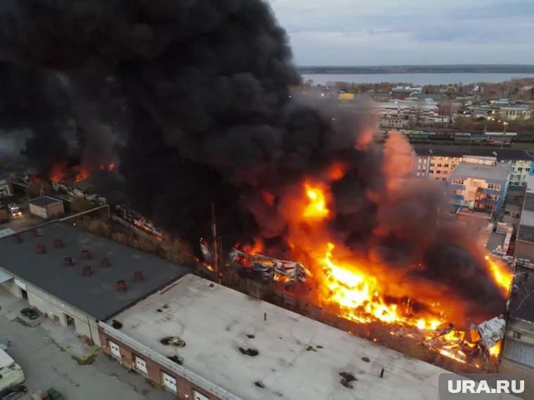 Изначально появилась информация о горении 2500 кв. м.