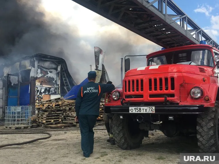 По данным ГУ МЧС России по Тюменской области пострадавших в пожаре нет