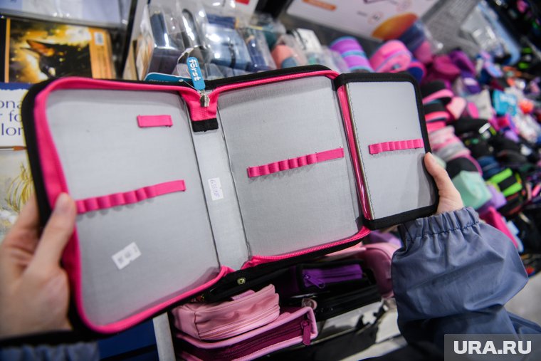 Школы Перми отправили тонну канцтоваров для первоклассников Северодонецка 