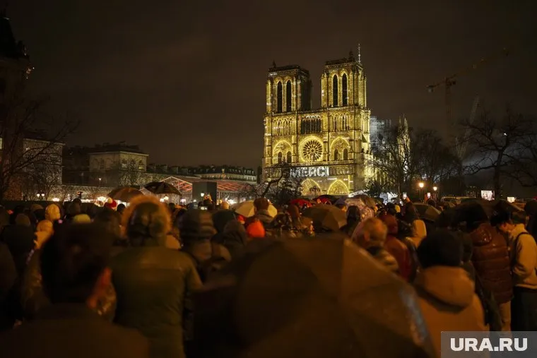 От желающих посетить парижский отреставрированный собор не было отбоя