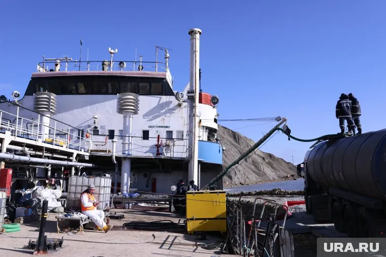 Владельцев танкеров, затонувших в Черном море, не хотят оплатить весь нанесенный экологии ущерб, заявили в Росприроднадзоре