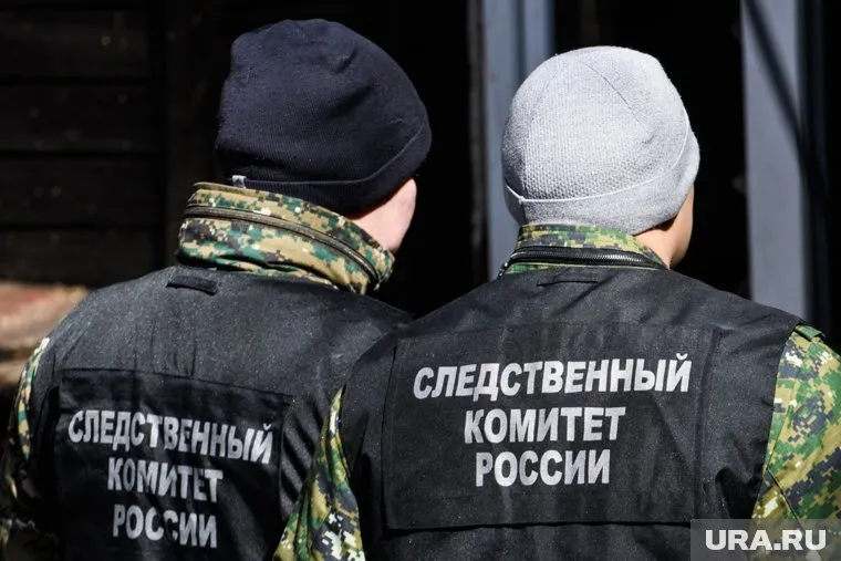 На месте происшествия работают силовики
