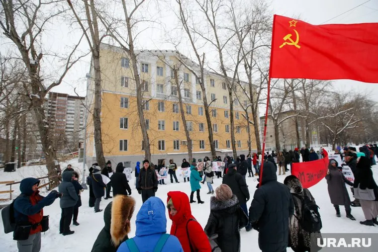 Заявленное организаторами время акции — с 14:00 до 15:30