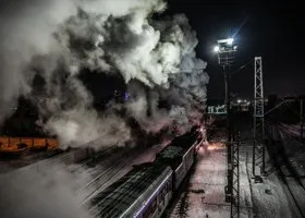 Пассажиры застрявшего под Челябинском поезда остались без света