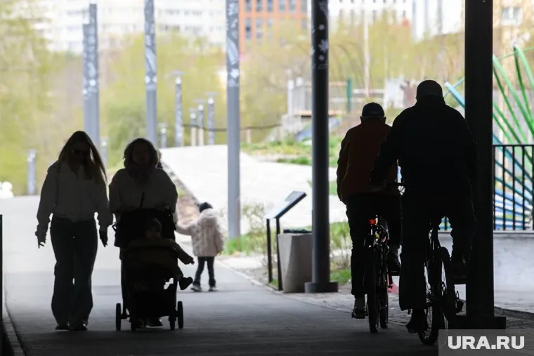 По словам очевидцев, взрывы они слышали около 10-15 минут назад