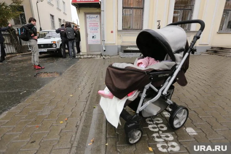 Очевидцы вызывали полицию, отчаявшись дождаться мать ребенка
