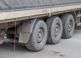 В ЯНАО из-за ДТП двух грузовиков пострадал человек