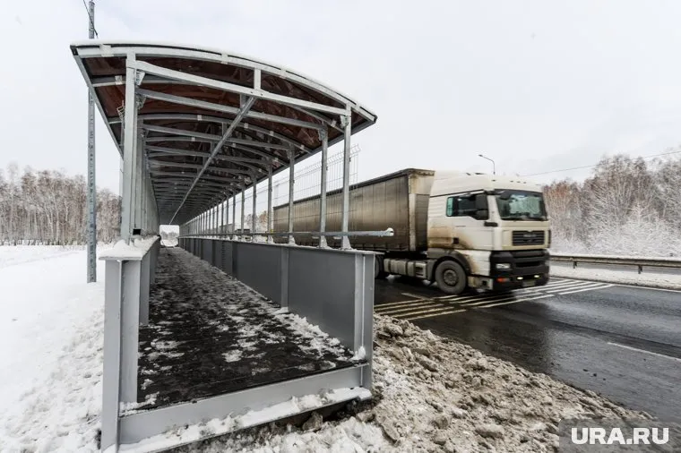 На участке около Златоуста образовалась пробка в обе стороны движения