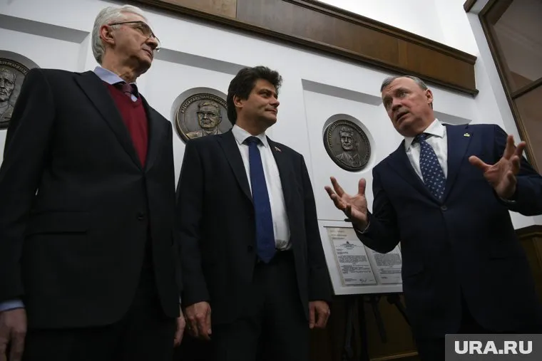 Алексей Орлов за границей с 16 марта, там праздновал день рождения. Возвращение Орлова было намечено на конец недели