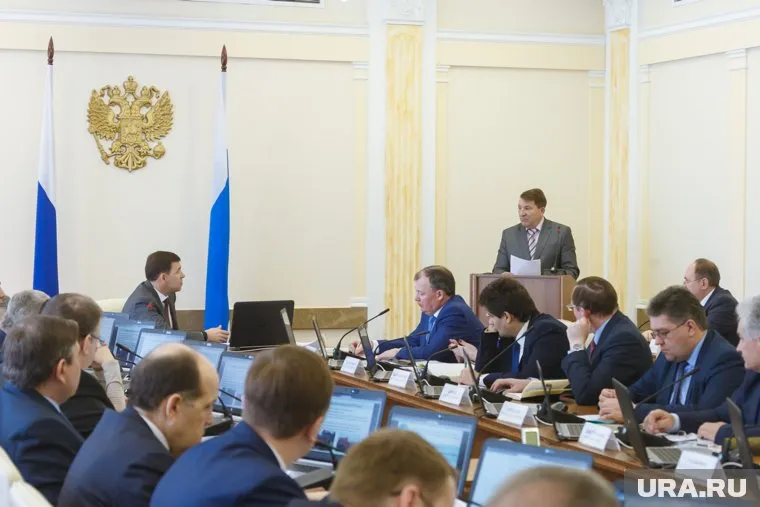 Первое заседание правительства началось с молчания