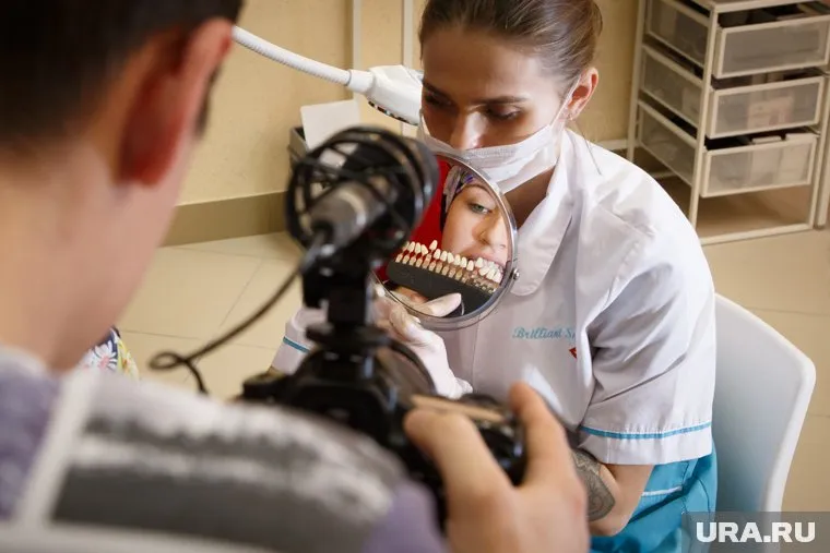 Женщина получала компенсацию за несуществующее лечение зубов