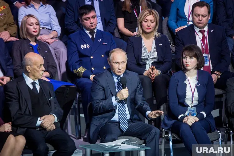 Путин также отметил, что на внутреннем рынке сельхозпродукции должно быть конкурентное поле