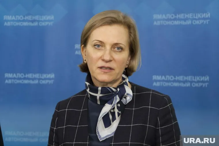 Анна Попова напомнила, что школы самостоятельно принимают решение о карантине