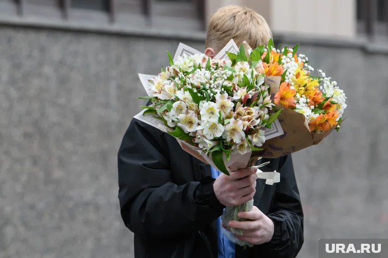 Югорчанам предлагают необычно поздравить женщин в День матери