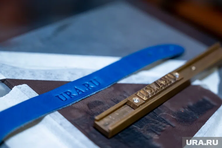 Несложный в изготовлении браслет ручной работы можно оставить себе или подарить близким