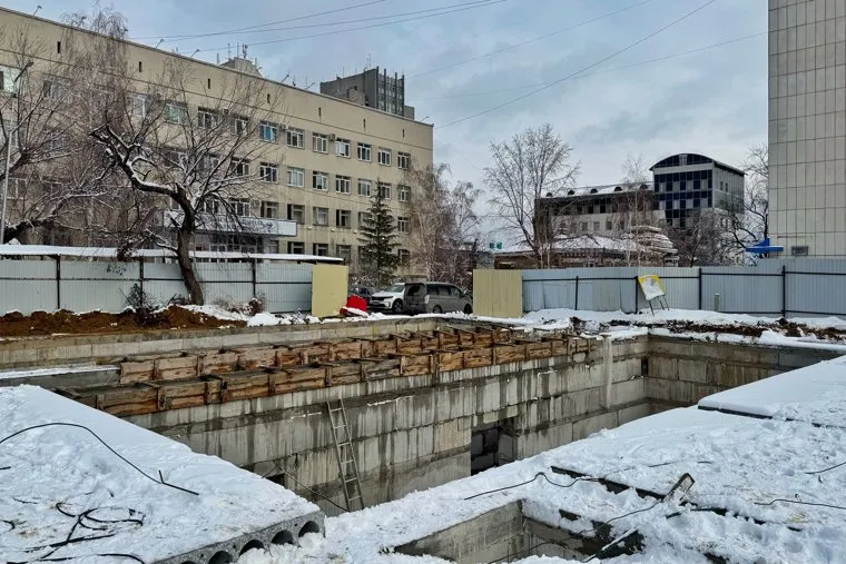 Город. Курган