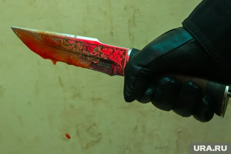 Мужчина беспричинно изрезал людей