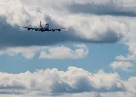 «Двигатель искрил, потом раздался взрыв»: очевидцы рассказали о падении самолета в Южной Корее