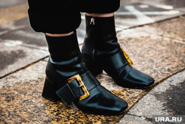 По данным Росстата, треть российских семей не может себе позволить купить обувь по сезону