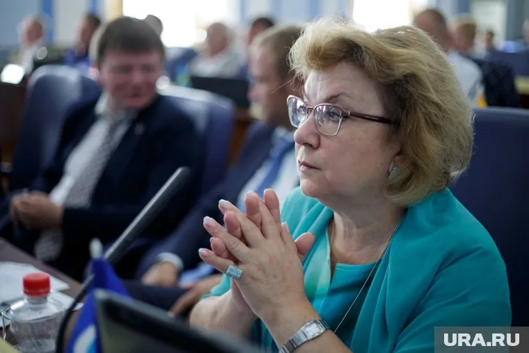 Вице-спикер думы Перми Наталья Мельник поздравила с днем рождения беглого депутата от КПРФ Игоря Рогожникова