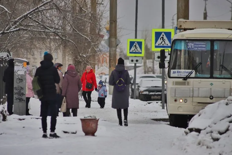 Отсутствие павильонов на автобусных остановках. Курган